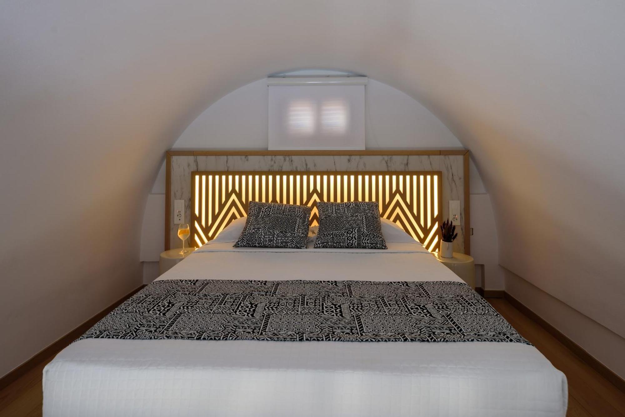 Astir Thira Fira (Santorini)